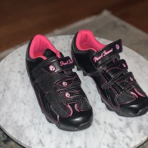Pearl Izumi Black/Pink Two Bolt Cycling Shoes (W7)